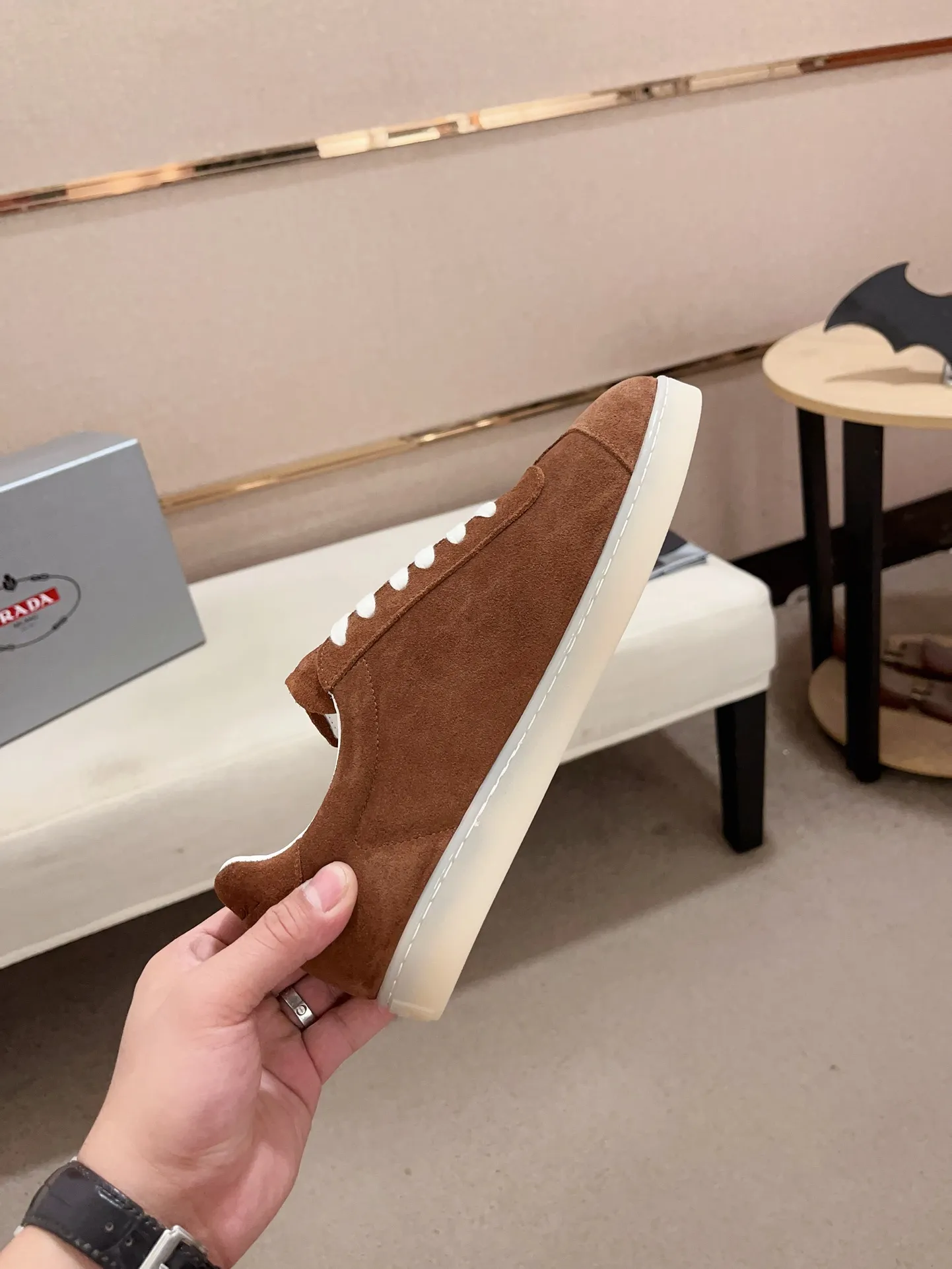 Men's Men's Shoes 💰 500💰 ✔️✔️✔️Higher version High-quality new PRADA (Prada) counters are launched simultaneously. The new men's shoes and 😘fabrics are made of high-tech glue-making technology. Lining: Full cowhide lining. 👍🏿 High-end ☄️ air-cushion molded anti-slip rubber outsole, exquisite lines, simple and elegant, comfortable and high-end for leisure travel. Code number: 38 to 44 (45 can be customized and cannot be returned or exchanged)